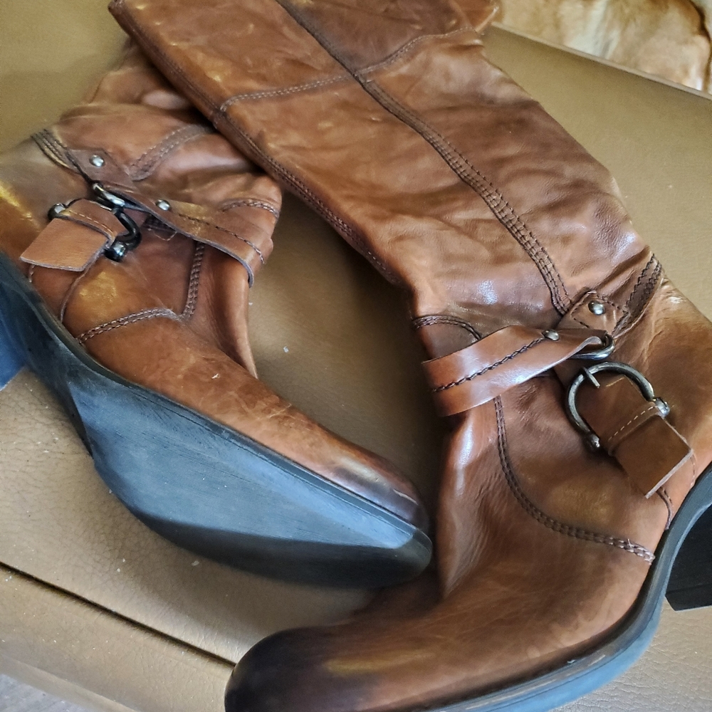 Womens Brown leather tall zip boot sz. 8